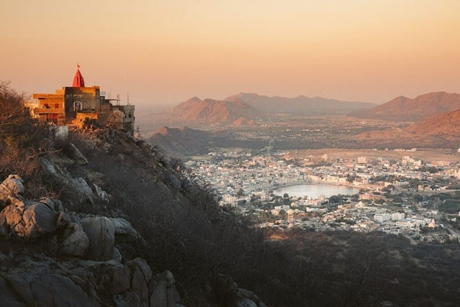 Temple de Savitri au coucher du soleil, Pushkar, Rajasthan